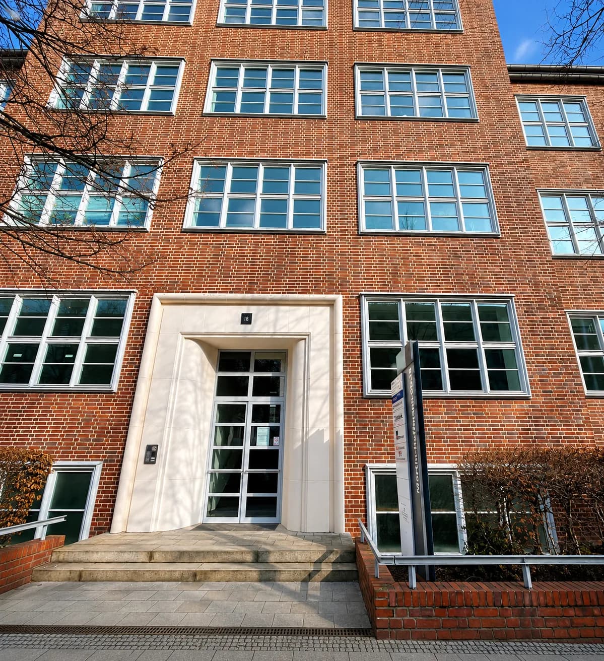 Bürogebäude Martin-Hoffmann-Straße 16-22 – Fassade