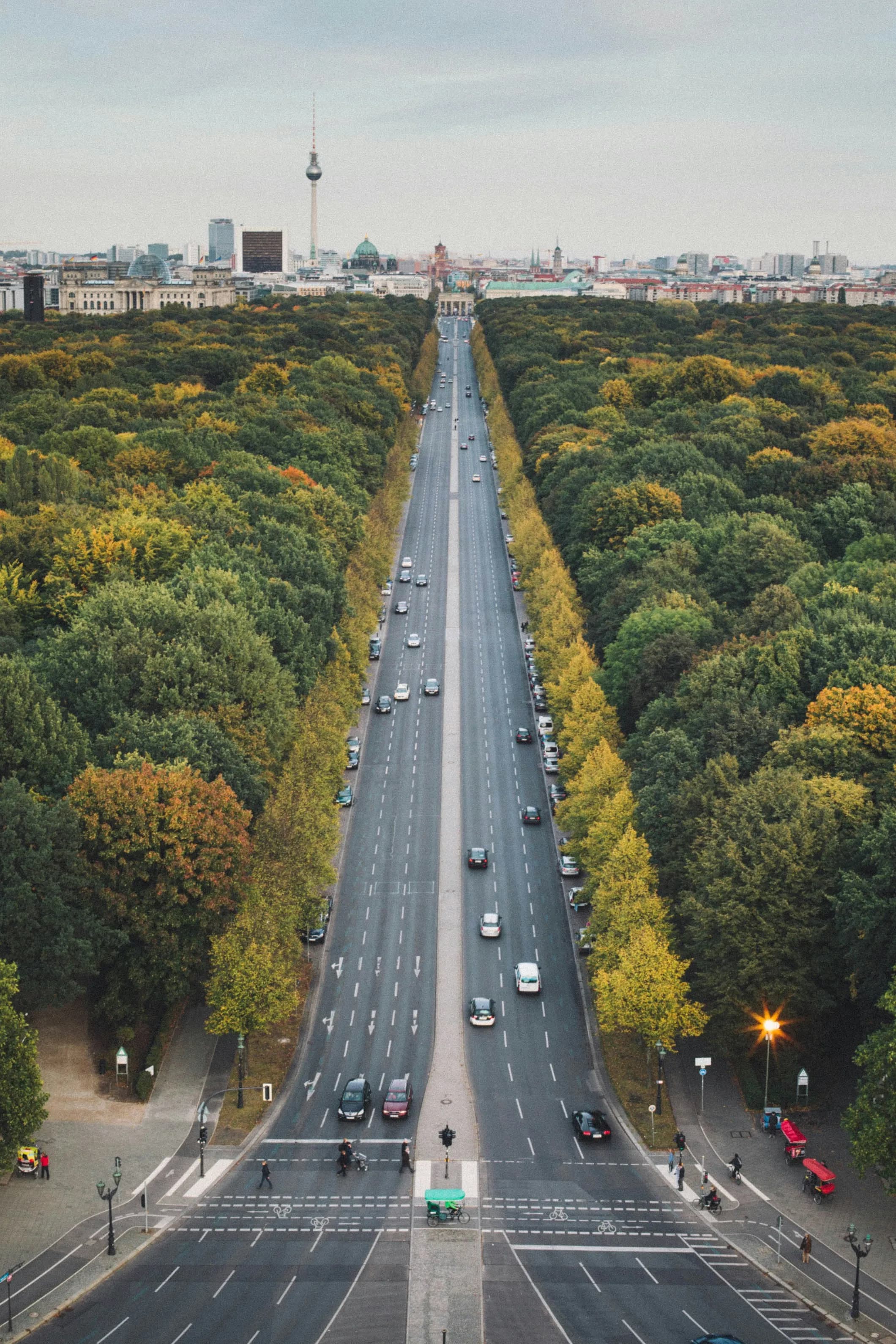 Autobahn in 1 km, Flughafen BER in 36,8 km