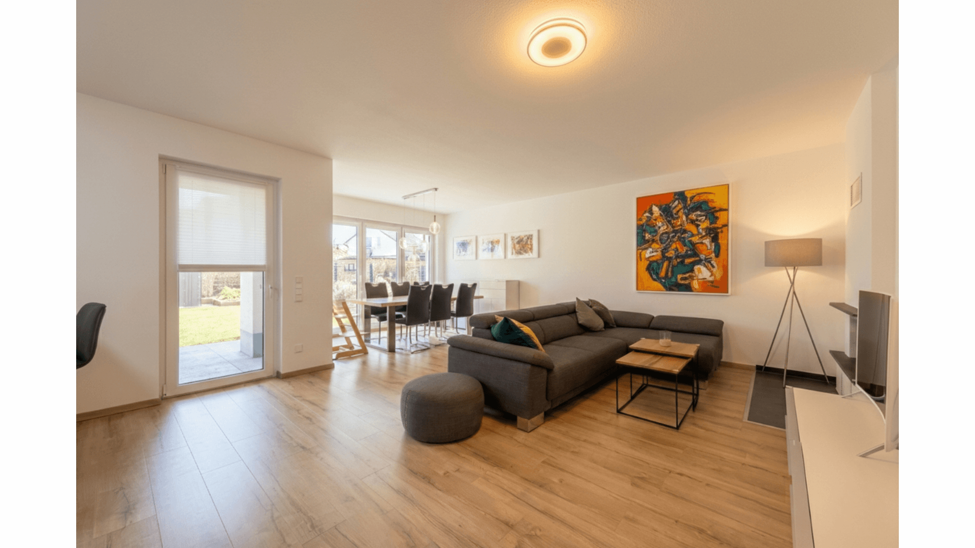 Der Wohnbereich – lichtdurchflutetes Herzstück mit besonderer Wohnqualität.