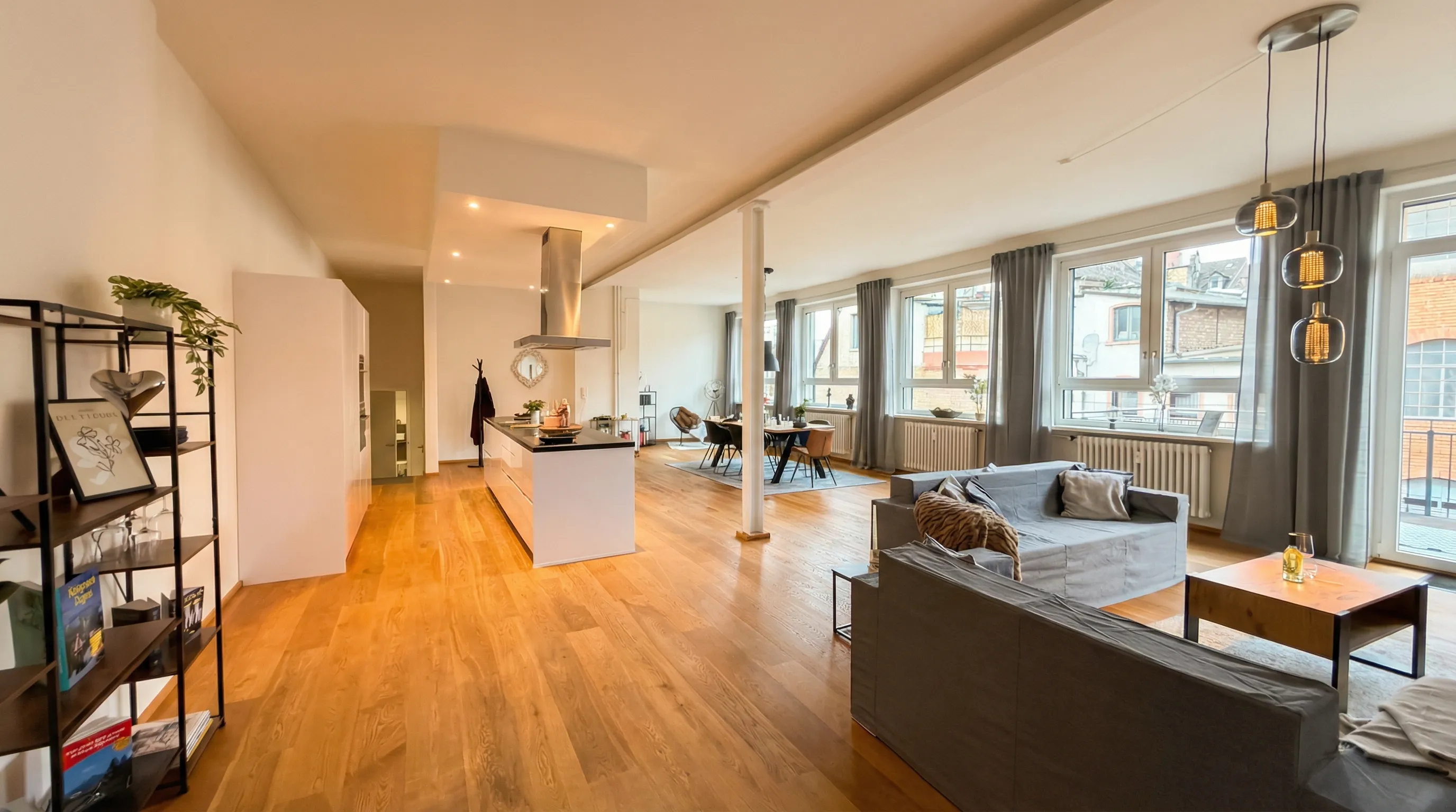 Erleben Sie dieses Loft persönlich Gerne senden wir Ihnen weitere Informationen zu Grundriss, Außenstellplatz und optionalem Gartennutzungsrecht oder vereinbaren einen Besichtigungstermin. Wir freuen uns auf Ihre Anfrage.