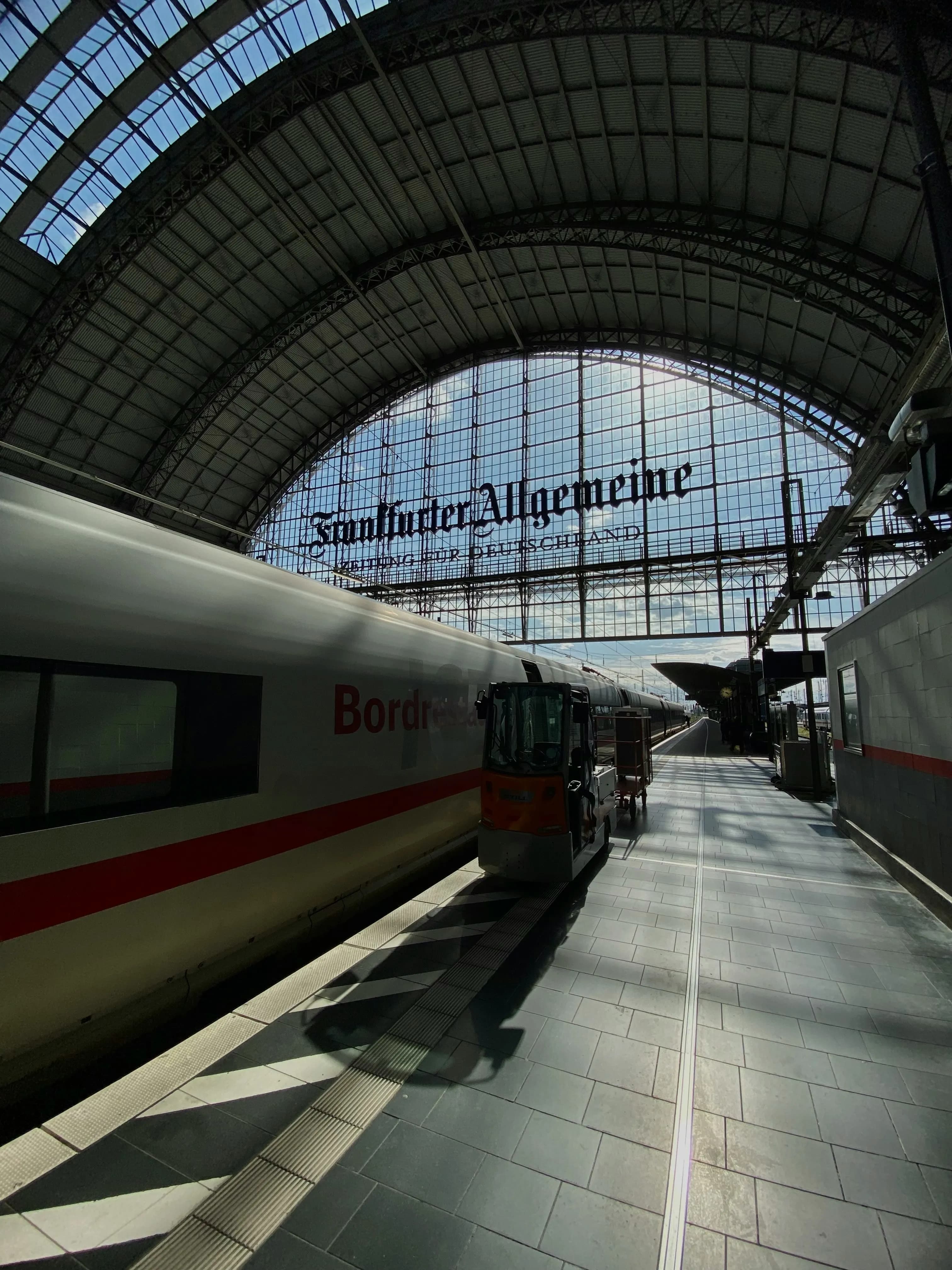 Eine Station zum Hauptbahnhof, 13 Minuten zum Flughafen