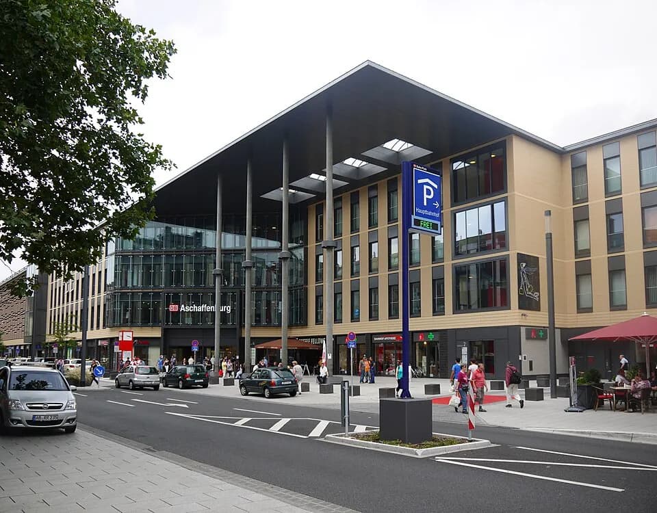 Hauptbahnhof Aschaffenburg – Fernverkehr in 9 Autominuten