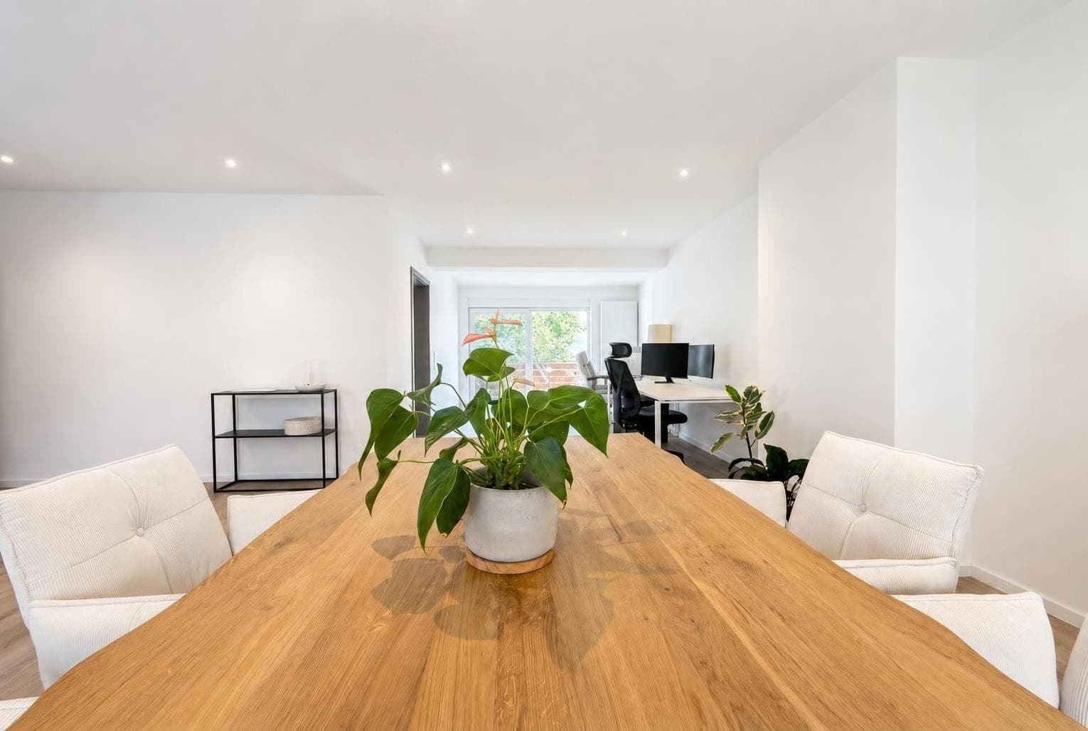 Erleben Sie dieses Wohnhaus persönlich Gerne senden wir Ihnen das ausführliche Exposé mit allen Details zu beiden Wohneinheiten, Grundrissen und Energieausweis – oder wir vereinbaren direkt einen Besichtigungstermin. Wir freuen uns auf Ihre Anfrage.