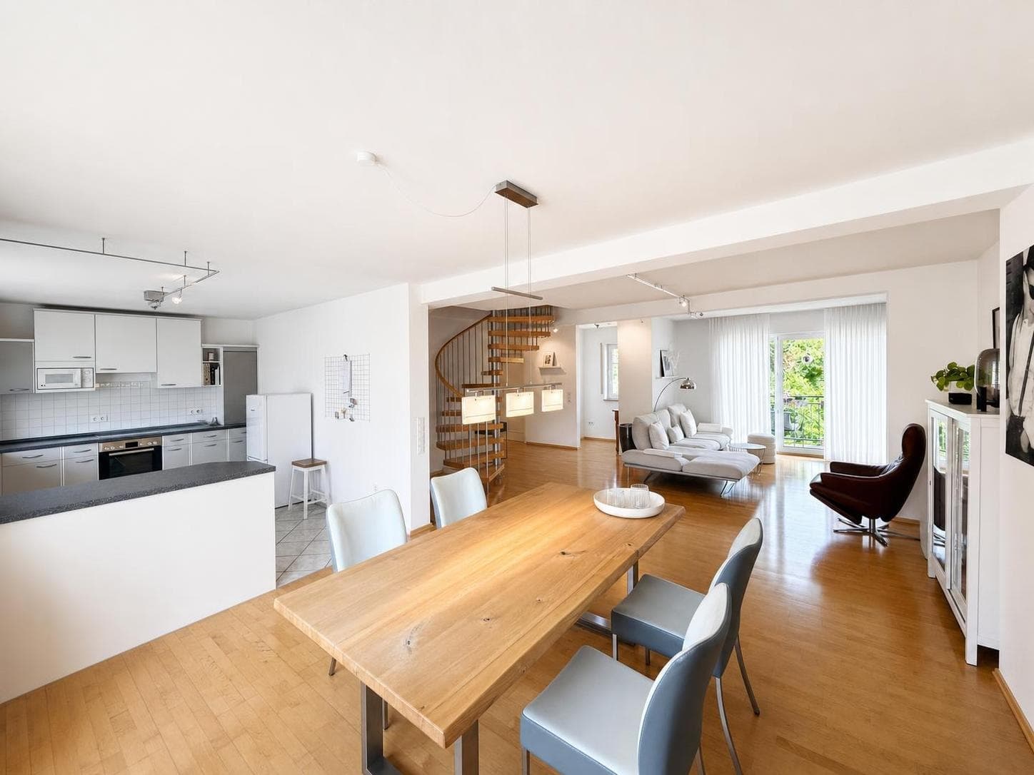 Wohnhaus mit Perspektive Zwei Wohneinheiten und Garten in Haibach bei Aschaffenburg